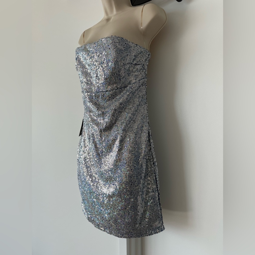 *NWT* Charlotte Russe Silver Sequins Strapless Minidress - Picture 4 of 8